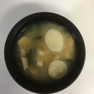 お豆腐ワカメお麩の味噌汁